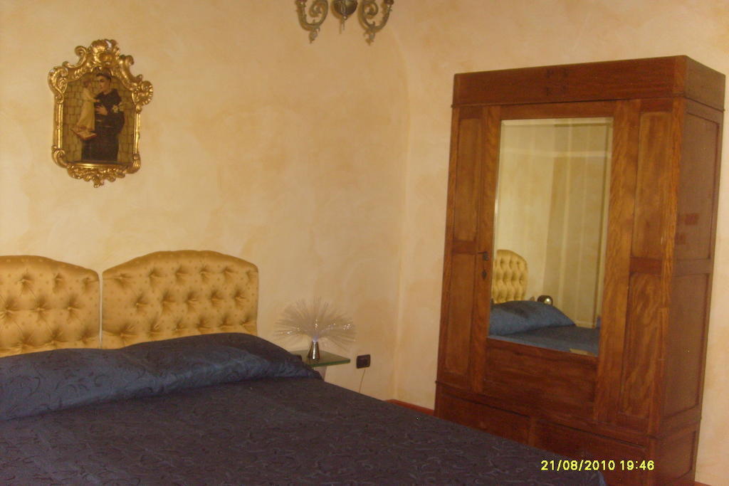 B&B Carolina Plebiscito R. Napoli Værelse billede