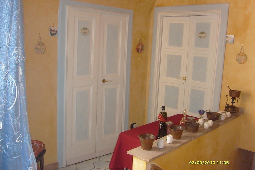 B&B Carolina Plebiscito R. Napoli Eksteriør billede